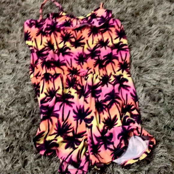 A romper - Picture 1 of 1